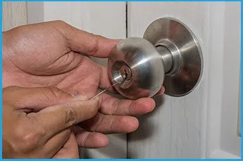 Lock Locksmith Services Atlanta, GA 404-479-7515 - 14-unlock-door